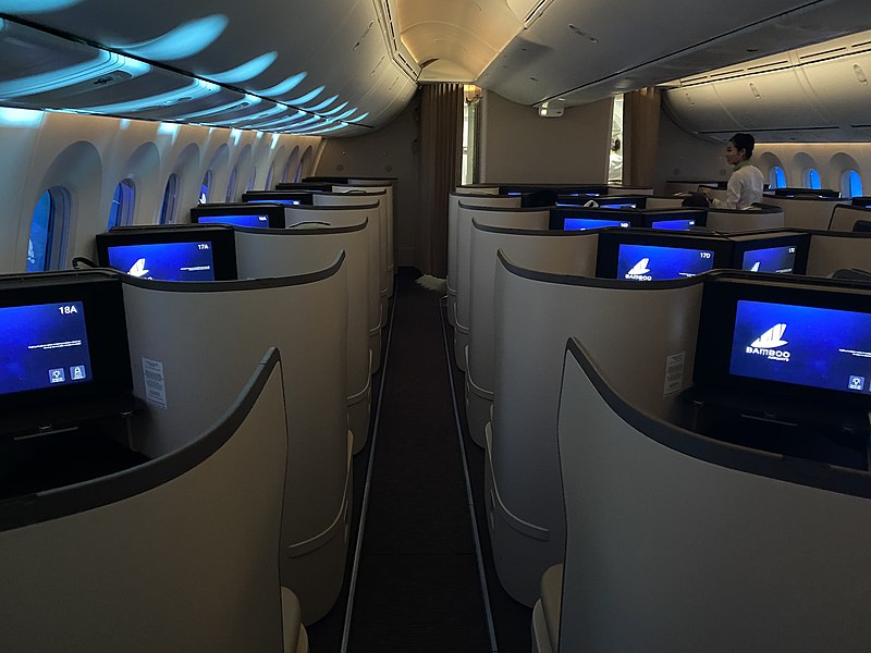 Compare First Class and Business Class - What's the difference?