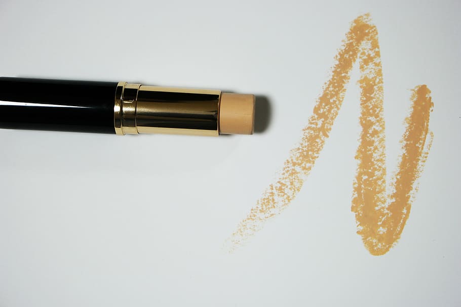 Main Difference - Concealer vs Corrector