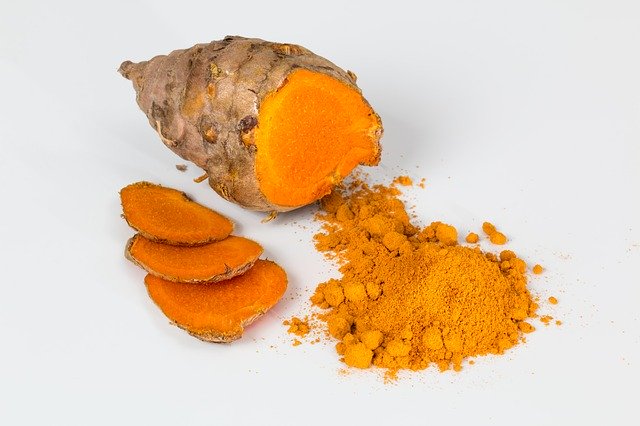 Main Difference - Saffron vs Turmeric