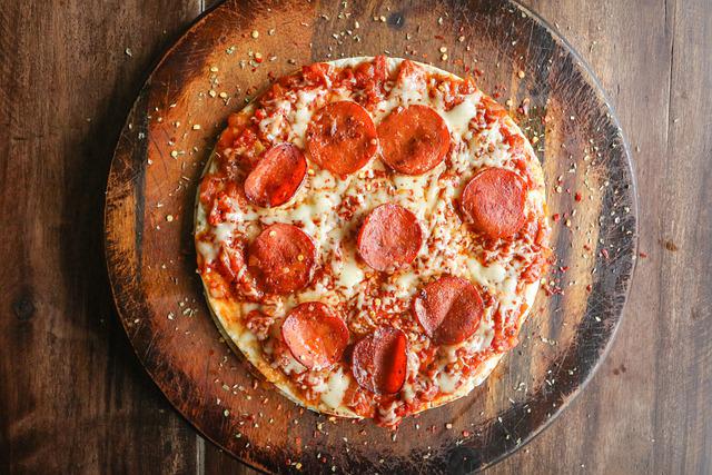 Compare Pepperoni and Salami - What's the difference?