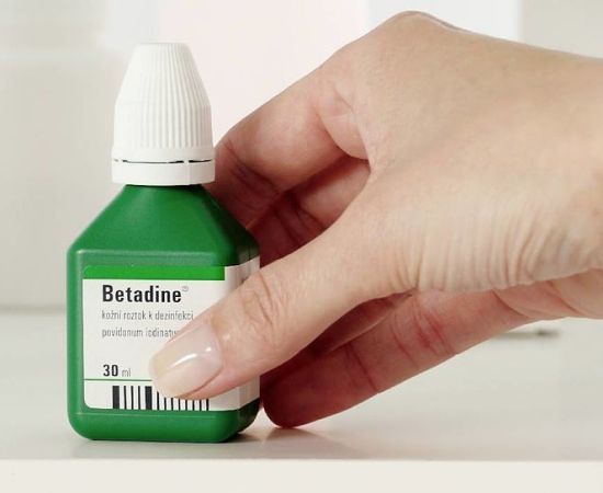 Main Difference - Betadine vs Iodine 