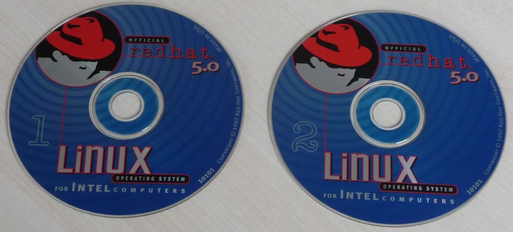 Main Difference - CentOS vs Red Hat